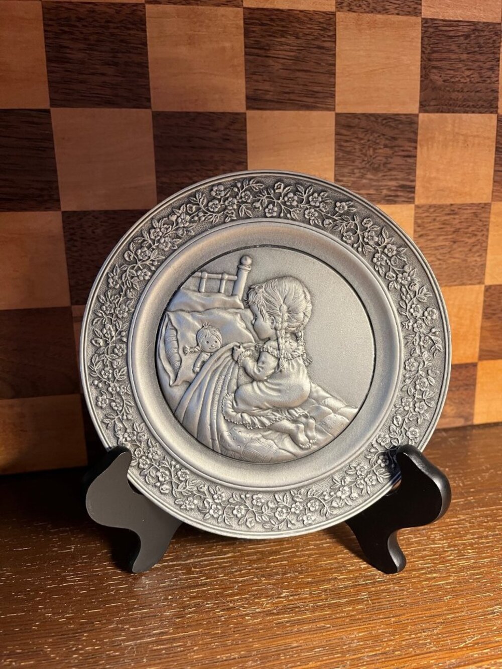 Pewter Plate Girl Praying with Teddy Bear A1020, bending along edge